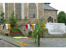Altar- und Straßenschmuck zu Fonleichnam (Foto: Karl-Franz Thiede)